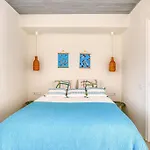 Lampsi - Spacious & Modern