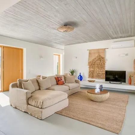 Lampsi - Spacious & Modern Villa *