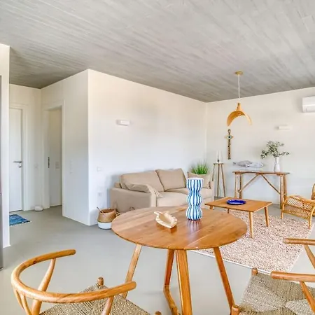 Lampsi - Spacious & Modern