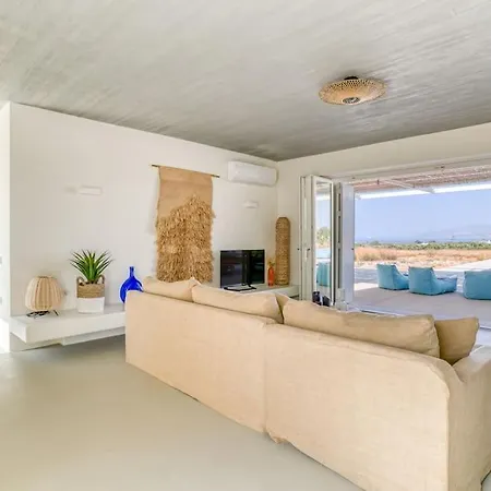 Lampsi - Spacious & Modern Villa Isterni (Paros)