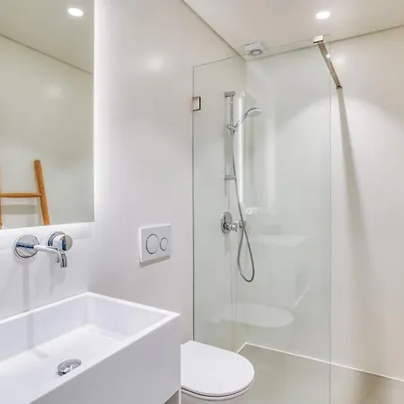 Villa Lampsi - Spacious & Modern