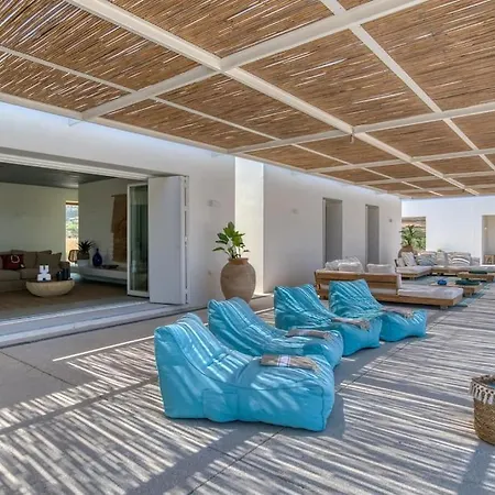 Lampsi - Spacious & Modern Villa