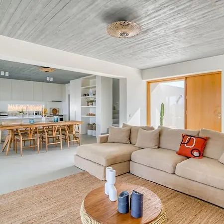 Lampsi - Spacious & Modern 빌라 *