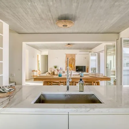 Villa Lampsi - Spacious & Modern