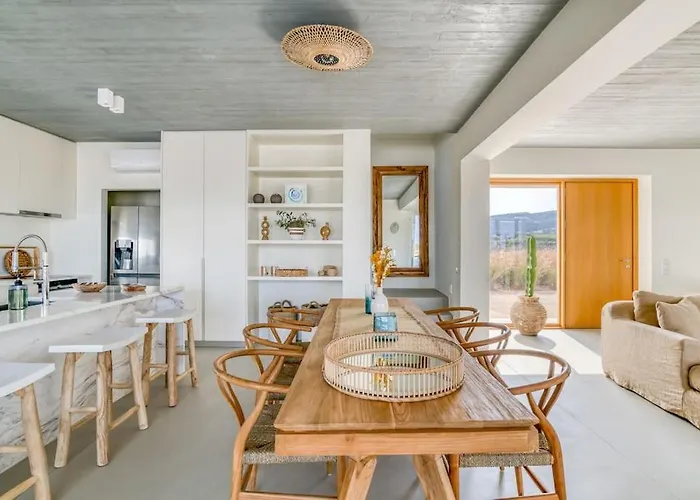 Βίλα Lampsi - Spacious & Modern Isterni (Paros)
