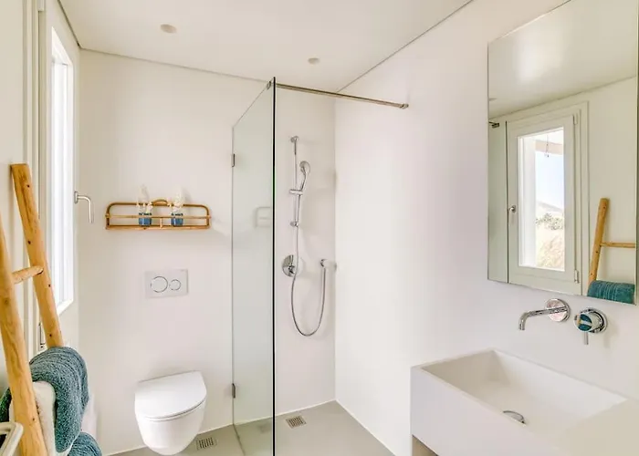 Lampsi - Spacious & Modern