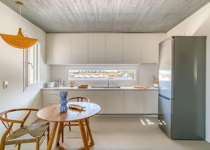 Βίλα Lampsi - Spacious & Modern Isterni (Paros)