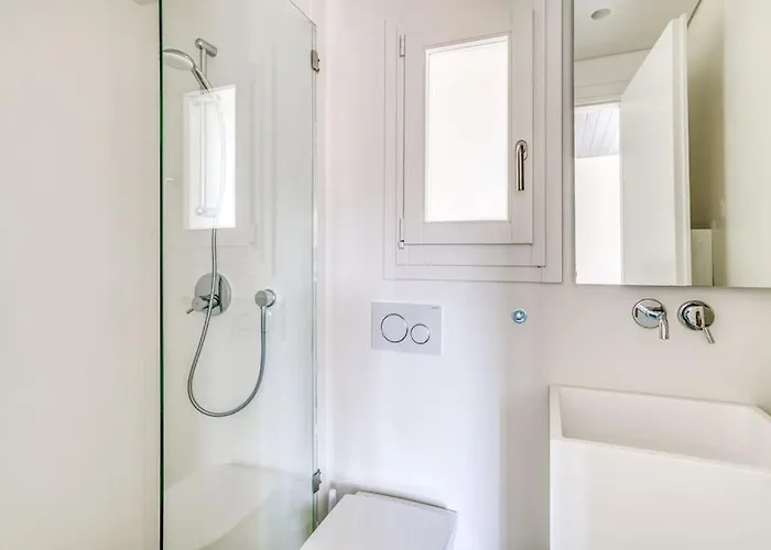 Βίλα Lampsi - Spacious & Modern Isterni (Paros)