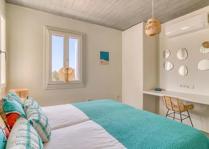 Lampsi - Spacious & Modern Isterni (Paros)