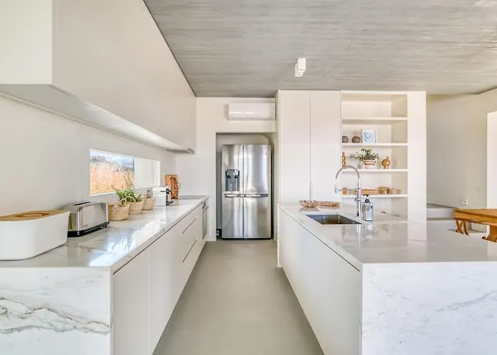 Βίλα Lampsi - Spacious & Modern Isterni (Paros)