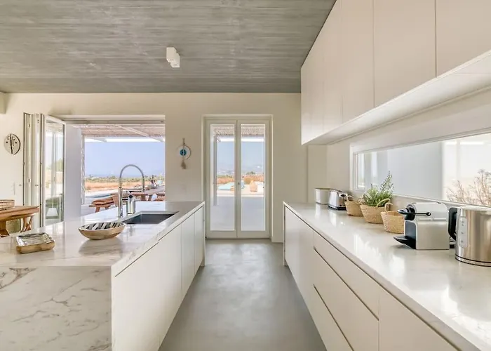Βίλα Lampsi - Spacious & Modern Isterni (Paros)